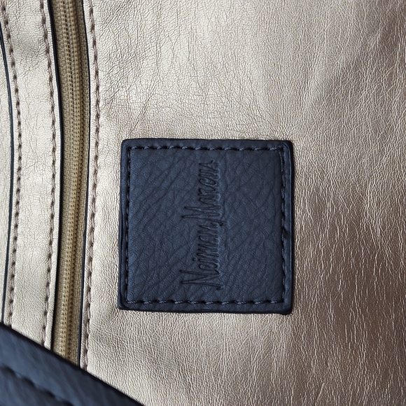 NEIMAN MARCUS REVERSIBLE PURSE - Picture 9 of 11